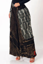 Load image into Gallery viewer, TAPESTRY POCKET WASHED DENIM PANTS
