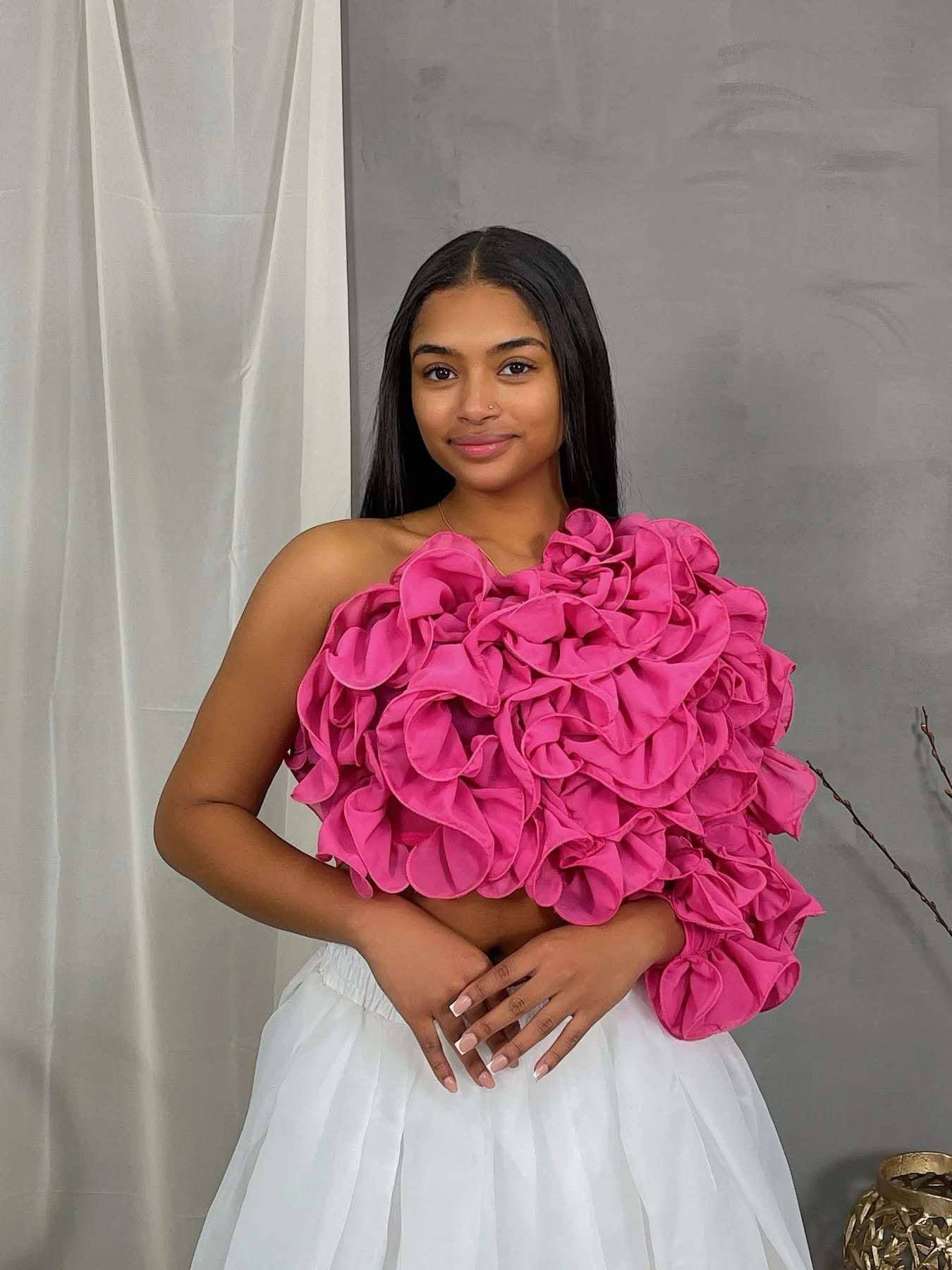 RUFFLED ONE SHOULDER CROP TOP